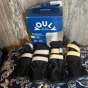 The adventurer all weather boots for dogs. Size XL